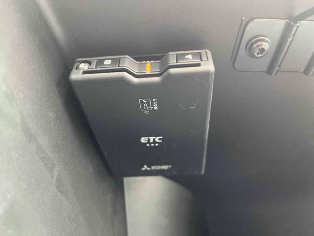 アバルト595 ワンオーナー 5MT 左ハンドル 電動オープン 前後ドラレコ アップルカープレイ Bluetooth ETC 17インチAW オートライト beatsサウンドシステム USBポート(9枚目)