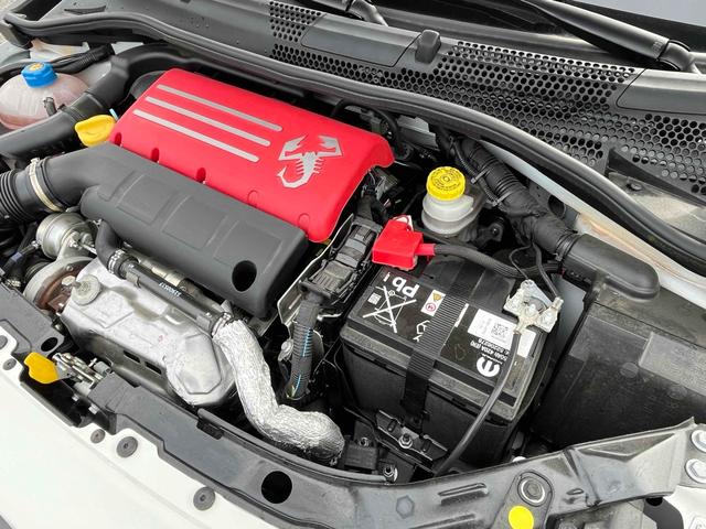 アバルト595 ワンオーナー 5MT 左ハンドル 電動オープン 前後ドラレコ アップルカープレイ Bluetooth ETC 17インチAW オートライト beatsサウンドシステム USBポート(17枚目)