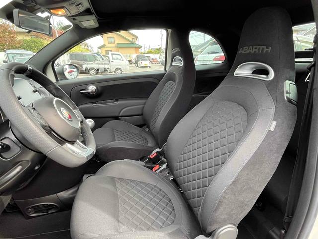 アバルト595 ワンオーナー 5MT 左ハンドル 電動オープン 前後ドラレコ アップルカープレイ Bluetooth ETC 17インチAW オートライト beatsサウンドシステム USBポート(20枚目)