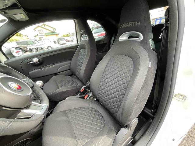 アバルト595 ワンオーナー 5MT 左ハンドル 電動オープン 前後ドラレコ アップルカープレイ Bluetooth ETC 17インチAW オートライト beatsサウンドシステム USBポート(21枚目)