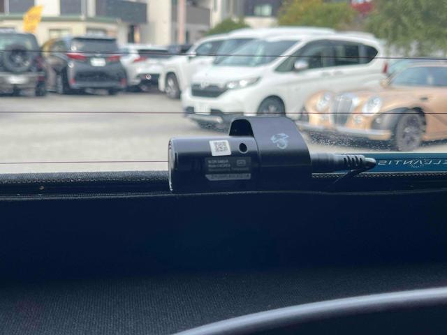 アバルト595 ワンオーナー 5MT 左ハンドル 電動オープン 前後ドラレコ アップルカープレイ Bluetooth ETC 17インチAW オートライト beatsサウンドシステム USBポート(53枚目)