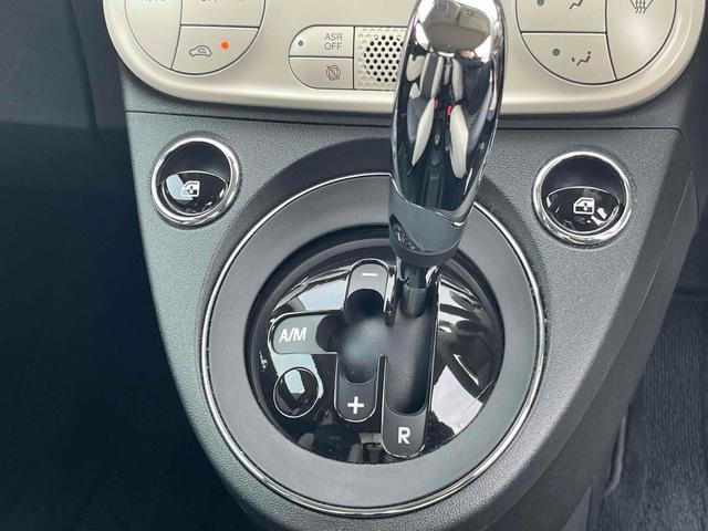 必ず使用するシフトレバー。確りと確認したいですね。