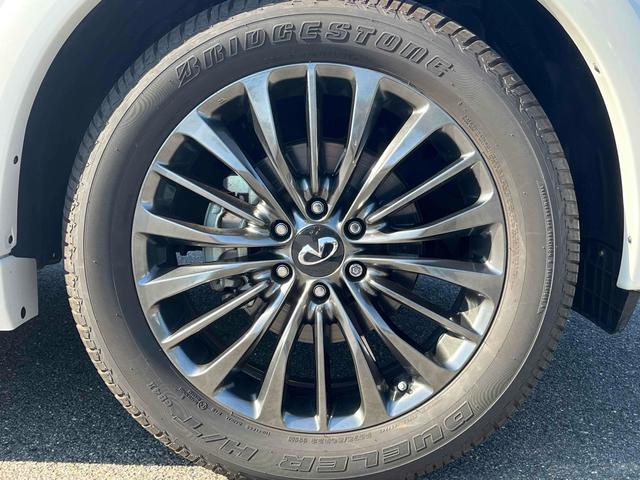 QX80 プロアクティブ 4WD 左ハンドル 純正22インチAW サンルーフ LEDヘッドライト ディスプレイオーディオ カープレイ パワーシート 全方位カメラ ステアリングヒーター パワーバックドア BOSEサウンド ETC(4枚目)