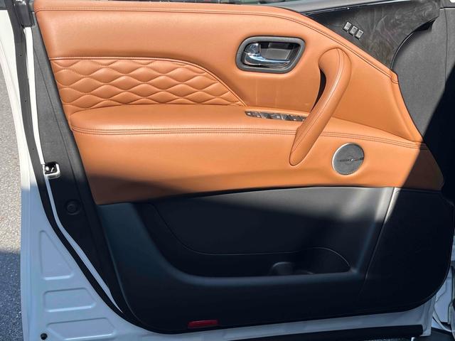 QX80 プロアクティブ 4WD 左ハンドル 純正22インチAW サンルーフ LEDヘッドライト ディスプレイオーディオ カープレイ パワーシート 全方位カメラ ステアリングヒーター パワーバックドア BOSEサウンド ETC(24枚目)