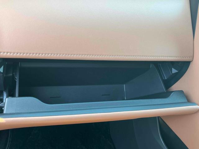 ヴェルファイア Ｚ　プレミア　ワンオーナー　４ＷＤ　パノラミックビューカメラ　左右独立ムーンルーフ　デジタルインナーミラー　ＥＴＣ２．０　純正１９インチＡＷ　ＴＶ　ナビ　Ｂｌｕｅｔｏｏｔｈ　パワーバックドア　レーダークルーズ（47枚目）