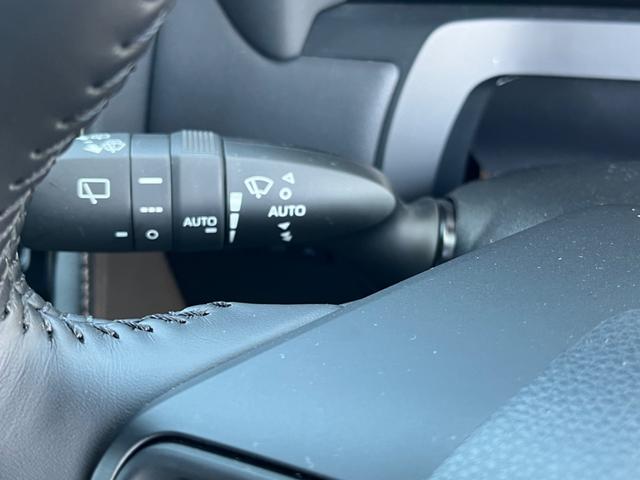 アルファードハイブリッド Ｚ　ワンオーナー　純正後席モニター　パノラミックビューカメラ　左右独立ムーンルーフ　アップルカープレイ　純正１８インチＡＷ　ＥＴＣ２．０　ワイヤレス充電　ＡＣＣ　ＢＳＭ　ナビ　ＴＶ　前後ドラレコ　ＨＵＤ（14枚目）