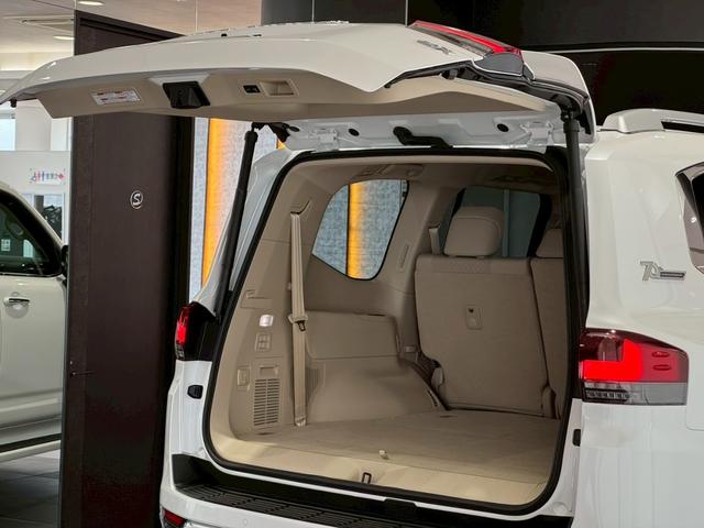 TOYOTA LAND CRUISER ZX | 2024 | PEARL WHITE | 1507 km