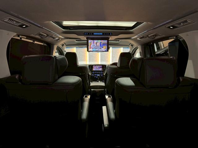 アルファード ２．５Ｓ　モデリスタエアロ　ツインムーンルーフ　デジタルミラー　１２．１型後席モニター　３眼ＬＥＤヘッド　ナビキット　フルセグＴＶ　ＤＶＤデッキ　スペアタイヤ　１８インチＡＷ　ドラレコ　レーダー　ＢＳＭ　ＥＴＣ（62枚目）