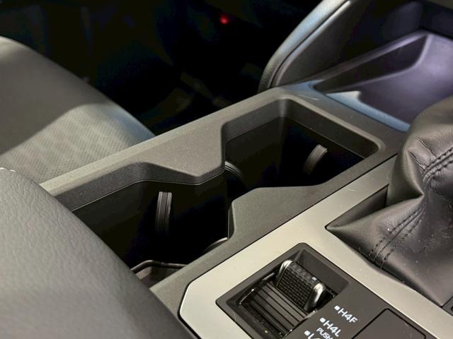 ランドクルーザー250 VX シグネチャーイルミブレード モデリスタパッケージ サンルーフ 丸目ヘッドライト パノラミックビューモニター デジタルインナーミラー ルーフレール ビルトインETC チームメイト HDMI 寒冷地仕様(69枚目)