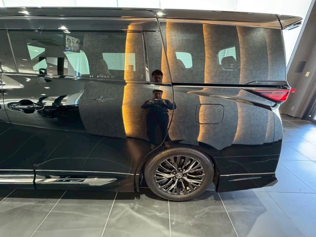 ヴェルファイアハイブリッド Z プレミア モデリスタエアロ デジタルミラー ユニバーサルステップ 13.2型後席モニタ サイドエンブレムイルミ 独立ムーンルーフ チームメイト ダウンサス ナビ TV BSM HUD ETC2.0 全方位カメラ(24枚目)