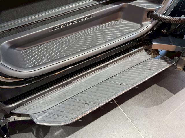 ヴェルファイアハイブリッド Z プレミア モデリスタエアロ デジタルミラー ユニバーサルステップ 13.2型後席モニタ サイドエンブレムイルミ 独立ムーンルーフ チームメイト ダウンサス ナビ TV BSM HUD ETC2.0 全方位カメラ(50枚目)