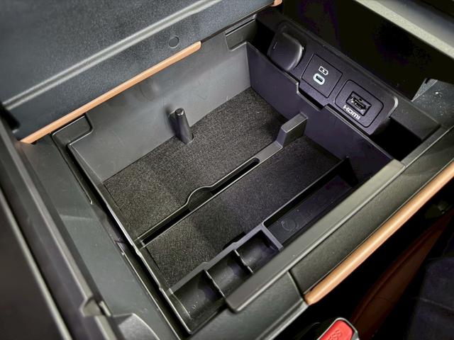 ヴェルファイアハイブリッド Z プレミア モデリスタエアロ デジタルミラー ユニバーサルステップ 13.2型後席モニタ サイドエンブレムイルミ 独立ムーンルーフ チームメイト ダウンサス ナビ TV BSM HUD ETC2.0 全方位カメラ(75枚目)