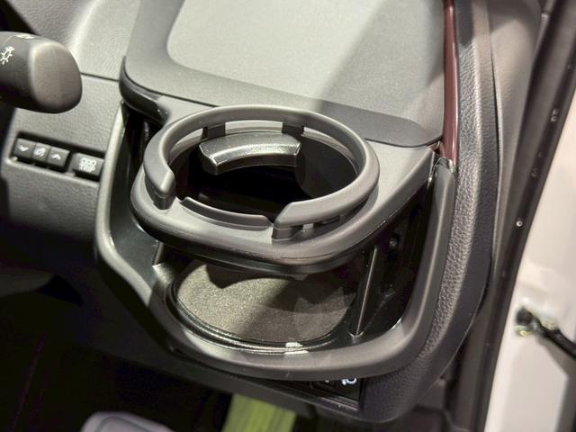 プリウス Z GRエアロ デジタルインナーミラー ドライブレコーダー前後 レーダー探知機 パノラミックビューモニター ブラインドスポットモニタ ワイヤレス充電 アドバンストパーク AC100V端子 ナビフルセグTV(74枚目)