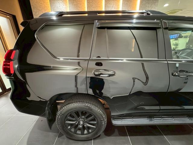 ランドクルーザープラド TX Lパッケージ マットブラックエディション グリルLED アルパインフローティングナビ バックカメラ ETC サンルーフ ルーフレール 寒冷地仕様 アルパインツィーターキット アルパインデジタルミラー イグラ2 リフトアップ リアフィルム(25枚目)