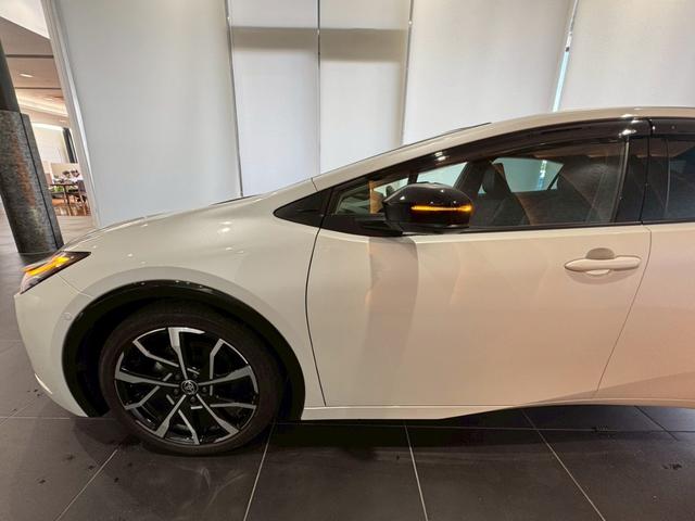 プリウス Z パノラマルーフ デジタルインナーミラー パノラミックビューモニター ブラインドスポットモニター PHEV用ホイール シートヒーター シートクーラー ビルトインETC 自動駐車アシスト 液晶メーター(26枚目)