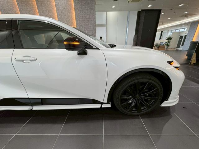 クラウンスポーツ モデリスタエアロ パノラマルーフ パノラミックビューモニター ブラインドスポットモニター 茶色内装 ETC2.0 トノカバー パワーバックドア シートヒーター シートクーラー デジタルインナーミラー(22枚目)