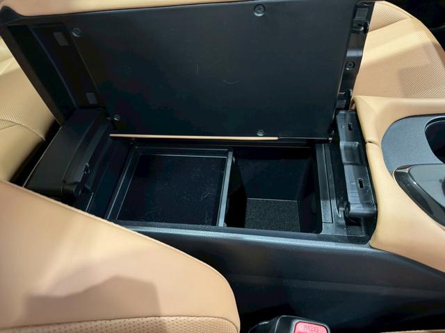 クラウンスポーツ モデリスタエアロ パノラマルーフ パノラミックビューモニター ブラインドスポットモニター 茶色内装 ETC2.0 トノカバー パワーバックドア シートヒーター シートクーラー デジタルインナーミラー(74枚目)