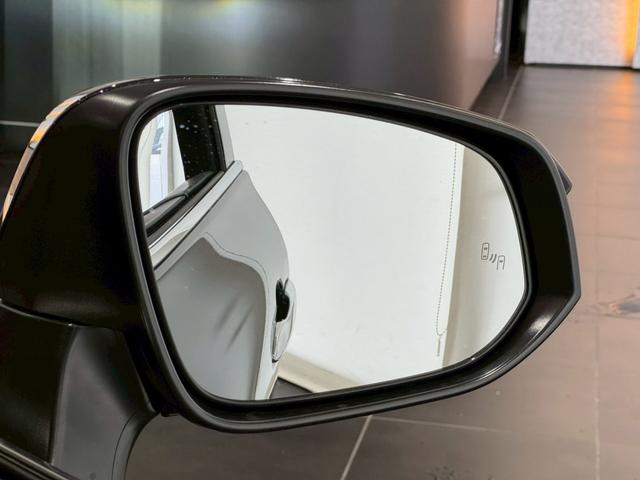 ハリアーハイブリッド Z レザーパッケージ・ナイトシェード パノラマルーフ 寒冷地仕様 シートヒーター シートクーラー パノラミックビューモニターデジタルインナーミラー パワーバックドア 置くだけ充電 ビルトインETC オートハイビームAC100Vコンセント(10枚目)