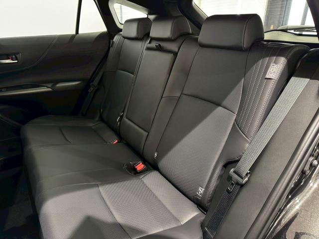 ハリアーハイブリッド Z レザーパッケージ・ナイトシェード パノラマルーフ 寒冷地仕様 シートヒーター シートクーラー パノラミックビューモニターデジタルインナーミラー パワーバックドア 置くだけ充電 ビルトインETC オートハイビームAC100Vコンセント(40枚目)