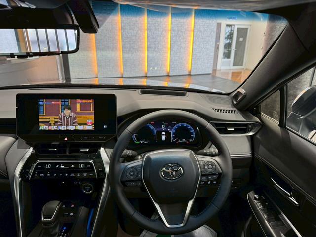 ハリアーハイブリッド Z レザーパッケージ・ナイトシェード パノラマルーフ 寒冷地仕様 シートヒーター シートクーラー パノラミックビューモニターデジタルインナーミラー パワーバックドア 置くだけ充電 ビルトインETC オートハイビームAC100Vコンセント(44枚目)