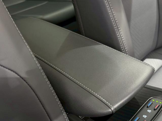 ハリアーハイブリッド Z レザーパッケージ・ナイトシェード パノラマルーフ 寒冷地仕様 シートヒーター シートクーラー パノラミックビューモニターデジタルインナーミラー パワーバックドア 置くだけ充電 ビルトインETC オートハイビームAC100Vコンセント(66枚目)