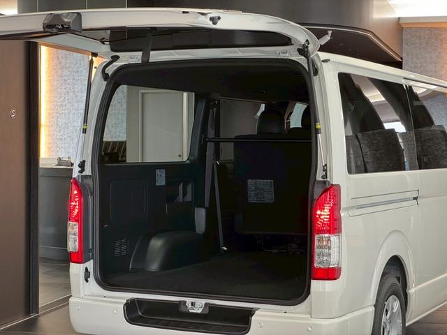 ハイエースバン ロングスーパーGL ダークプライムS デジタルインナーミラー AC100Vコンセント LEDライト 20周年スカッフプレート リアヒーター トヨタセーフティーセンス 両側電動スライドドア パノラミックビューモニター オートハイビーム(30枚目)