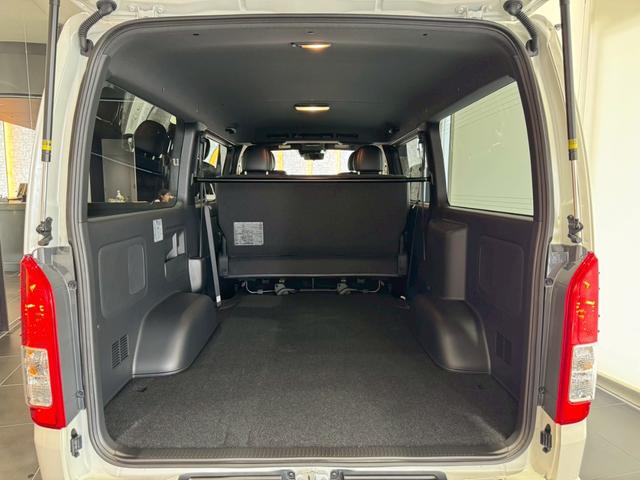 ハイエースバン ロングスーパーGL ダークプライムS デジタルインナーミラー AC100Vコンセント LEDライト 20周年スカッフプレート リアヒーター トヨタセーフティーセンス 両側電動スライドドア パノラミックビューモニター オートハイビーム(31枚目)