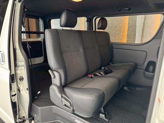 ハイエースバン ロングスーパーGL ダークプライムS デジタルインナーミラー AC100Vコンセント LEDライト 20周年スカッフプレート リアヒーター トヨタセーフティーセンス 両側電動スライドドア パノラミックビューモニター オートハイビーム(39枚目)