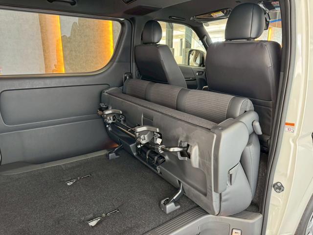 ハイエースバン ロングスーパーGL ダークプライムS デジタルインナーミラー AC100Vコンセント LEDライト 20周年スカッフプレート リアヒーター トヨタセーフティーセンス 両側電動スライドドア パノラミックビューモニター オートハイビーム(41枚目)