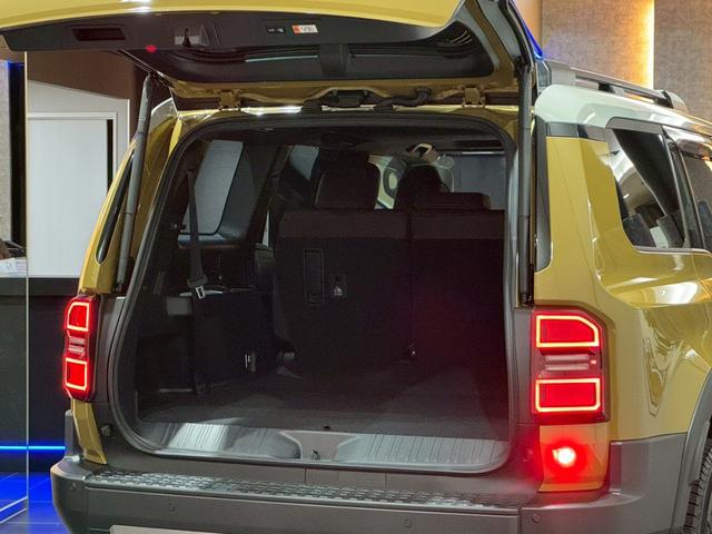 ランドクルーザー２５０ ＺＸファーストエディション　ＪＢＬサウンド　ムーンルーフ　パノラミックビューモニター　ルーフレール　デジタルインナーミラー　丸目ヘッドライト　ビルトインＥＴＣ　ＨＤＭＩ端子　１２．３インチワイドディスプレイ　ドリンクホルダー（32枚目）