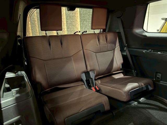 ランドクルーザー２５０ ＺＸファーストエディション　ＪＢＬサウンド　ムーンルーフ　パノラミックビューモニター　ルーフレール　デジタルインナーミラー　丸目ヘッドライト　ビルトインＥＴＣ　ＨＤＭＩ端子　１２．３インチワイドディスプレイ　ドリンクホルダー（51枚目）