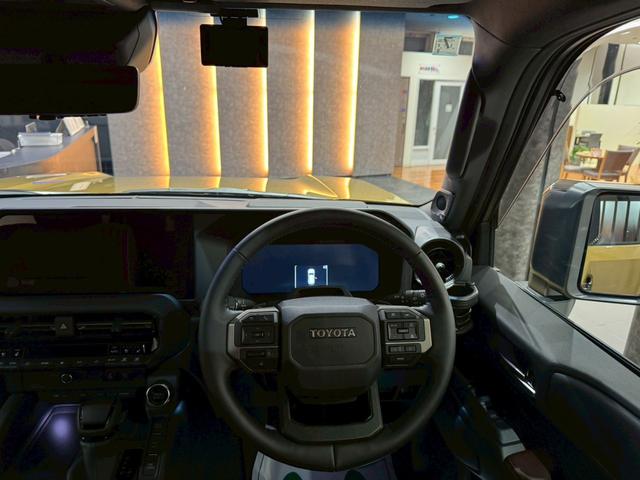 ランドクルーザー２５０ ＺＸファーストエディション　ＪＢＬサウンド　ムーンルーフ　パノラミックビューモニター　ルーフレール　デジタルインナーミラー　丸目ヘッドライト　ビルトインＥＴＣ　ＨＤＭＩ端子　１２．３インチワイドディスプレイ　ドリンクホルダー（53枚目）