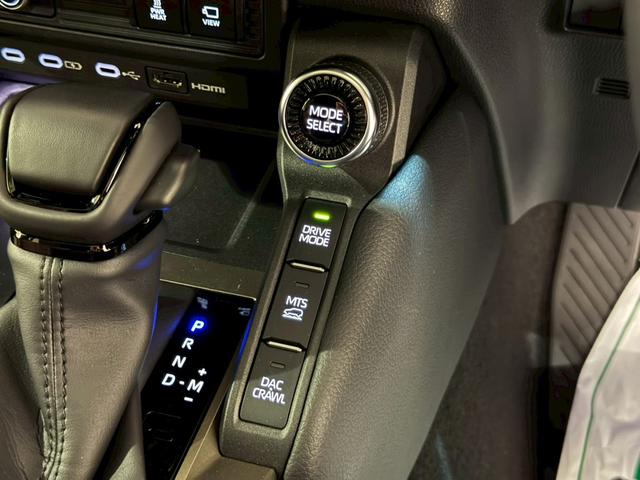 ランドクルーザー２５０ ＺＸファーストエディション　ＪＢＬサウンド　ムーンルーフ　パノラミックビューモニター　ルーフレール　デジタルインナーミラー　丸目ヘッドライト　ビルトインＥＴＣ　ＨＤＭＩ端子　１２．３インチワイドディスプレイ　ドリンクホルダー（67枚目）