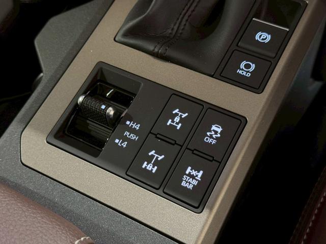 ランドクルーザー２５０ ＺＸファーストエディション　ＪＢＬサウンド　ムーンルーフ　パノラミックビューモニター　ルーフレール　デジタルインナーミラー　丸目ヘッドライト　ビルトインＥＴＣ　ＨＤＭＩ端子　１２．３インチワイドディスプレイ　ドリンクホルダー（70枚目）