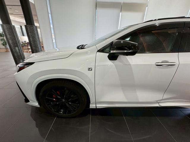 ＮＸ ＮＸ３５０ｈ　Ｆスポーツ　ＴＲＤエアロ　パノラマルーフ　オレンジキャリパー　デジタルミラー　後席シートヒーター　チームメイト　全方位カメラ　ドラレコ　１４型ＤＡ　ナビ　フルＴＶ　ＢＳＭ　ＨＵＤ　ＥＴＣ２．０　２０ＡＷ　内装赤革（24枚目）