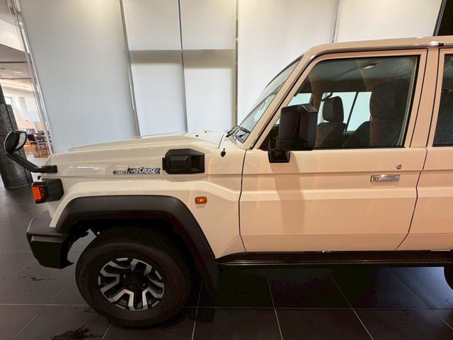 ランドクルーザー７０ ＡＸ　純正７型ナビ　フルセグＴＶ　Ｂｌｕｅｔｏｏｔｈオーディオ　バックカメラ　ＥＴＣ　ＬＥＤヘッドライト　ＩＳＯフィックス　デフロック　マニュアルエアコン　クルーズコントロール　リアフィルム　１６インチＡＷ（24枚目）