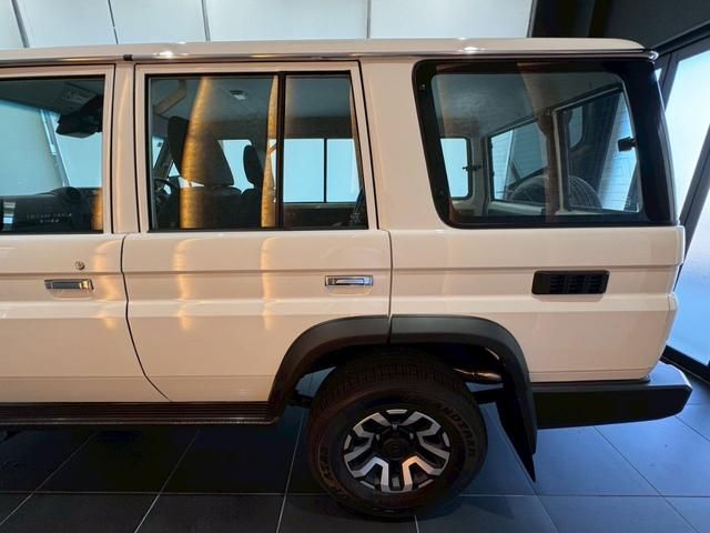 ランドクルーザー７０ ＡＸ　純正７型ナビ　フルセグＴＶ　Ｂｌｕｅｔｏｏｔｈオーディオ　バックカメラ　ＥＴＣ　ＬＥＤヘッドライト　ＩＳＯフィックス　デフロック　マニュアルエアコン　クルーズコントロール　リアフィルム　１６インチＡＷ（25枚目）