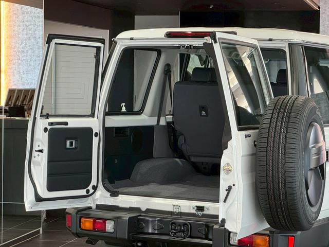 ランドクルーザー７０ ＡＸ　純正７型ナビ　フルセグＴＶ　Ｂｌｕｅｔｏｏｔｈオーディオ　バックカメラ　ＥＴＣ　ＬＥＤヘッドライト　ＩＳＯフィックス　デフロック　マニュアルエアコン　クルーズコントロール　リアフィルム　１６インチＡＷ（36枚目）