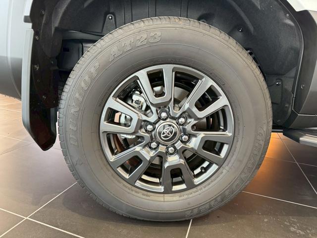 ランドクルーザー２５０ ＶＸ　丸目ヘッドライト　モデリスタパッケージ　モデリスタシグネチャーイルミブレードモデリスタリヤスポイラー　モデリスタオーバーフェンダー　ルーフレール　サンルーフ　ビルトインＥＴＣ　トヨタチームメイト（17枚目）