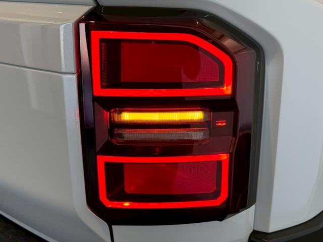 ランドクルーザー２５０ ＶＸ　丸目ヘッドライト　モデリスタパッケージ　モデリスタシグネチャーイルミブレードモデリスタリヤスポイラー　モデリスタオーバーフェンダー　ルーフレール　サンルーフ　ビルトインＥＴＣ　トヨタチームメイト（30枚目）