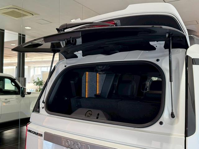 ランドクルーザー２５０ ＶＸ　丸目ヘッドライト　モデリスタパッケージ　モデリスタシグネチャーイルミブレードモデリスタリヤスポイラー　モデリスタオーバーフェンダー　ルーフレール　サンルーフ　ビルトインＥＴＣ　トヨタチームメイト（34枚目）