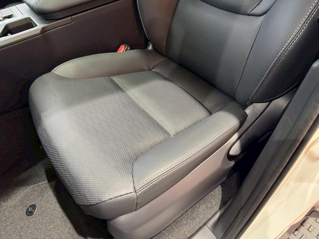 ランドクルーザー２５０ ＶＸ　丸目ヘッドライト　モデリスタパッケージ　モデリスタシグネチャーイルミブレードモデリスタリヤスポイラー　モデリスタオーバーフェンダー　ルーフレール　サンルーフ　ビルトインＥＴＣ　トヨタチームメイト（40枚目）