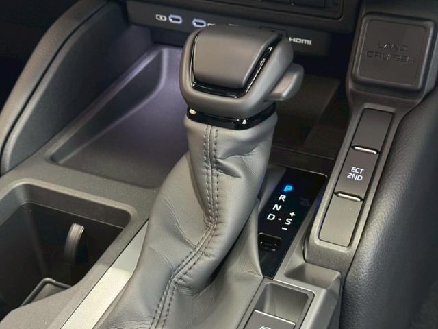 ランドクルーザー２５０ ＶＸ　丸目ヘッドライト　モデリスタパッケージ　モデリスタシグネチャーイルミブレードモデリスタリヤスポイラー　モデリスタオーバーフェンダー　ルーフレール　サンルーフ　ビルトインＥＴＣ　トヨタチームメイト（65枚目）