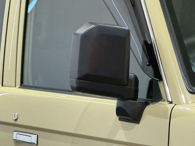 ランドクルーザー７０ ＡＸ　アルパインディスプレイオーディオ　ＨＤＭＩ端子　純正ＥＴＣ　純正バイザー　ＬＥＤヘッドライト　ウッドコンビステアリング　クルーズコントロール　バックカメラ　ヘッドライトレベライザー　アルミホイール（9枚目）