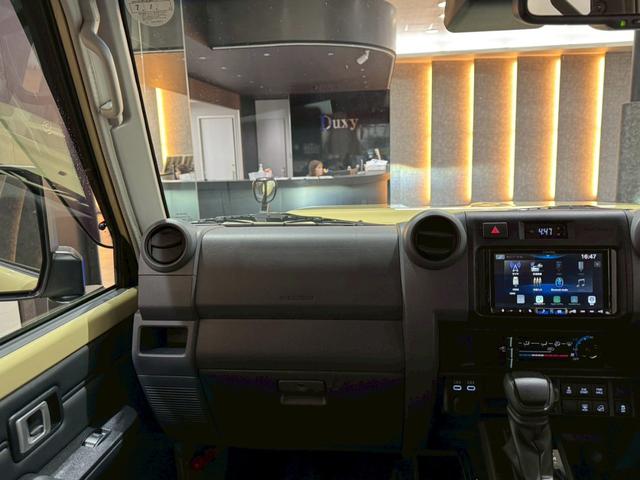 ランドクルーザー７０ ＡＸ　アルパインディスプレイオーディオ　ＨＤＭＩ端子　純正ＥＴＣ　純正バイザー　ＬＥＤヘッドライト　ウッドコンビステアリング　クルーズコントロール　バックカメラ　ヘッドライトレベライザー　アルミホイール（43枚目）