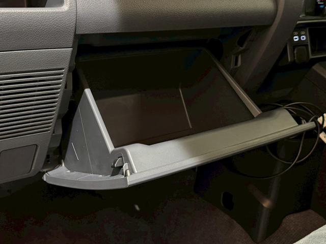 ランドクルーザー７０ ＡＸ　アルパインディスプレイオーディオ　ＨＤＭＩ端子　純正ＥＴＣ　純正バイザー　ＬＥＤヘッドライト　ウッドコンビステアリング　クルーズコントロール　バックカメラ　ヘッドライトレベライザー　アルミホイール（65枚目）