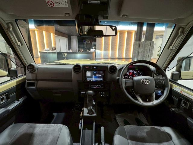 ランドクルーザー７０ ＡＸ　アルパインディスプレイオーディオ　ＨＤＭＩ端子　純正ＥＴＣ　純正バイザー　ＬＥＤヘッドライト　ウッドコンビステアリング　クルーズコントロール　バックカメラ　ヘッドライトレベライザー　アルミホイール（68枚目）