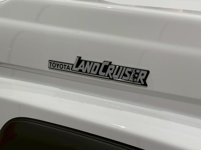 ランドクルーザー７０ ＡＸ　純正７型ナビ　フルセグＴＶ　Ｂｌｕｅｔｏｏｔｈオーディオ　バックカメラ　ＥＴＣ　ＬＥＤヘッドライト　ＩＳＯフィックス　デフロック　マニュアルエアコン　クルーズコントロール　リアフィルム　１６インチＡＷ（12枚目）