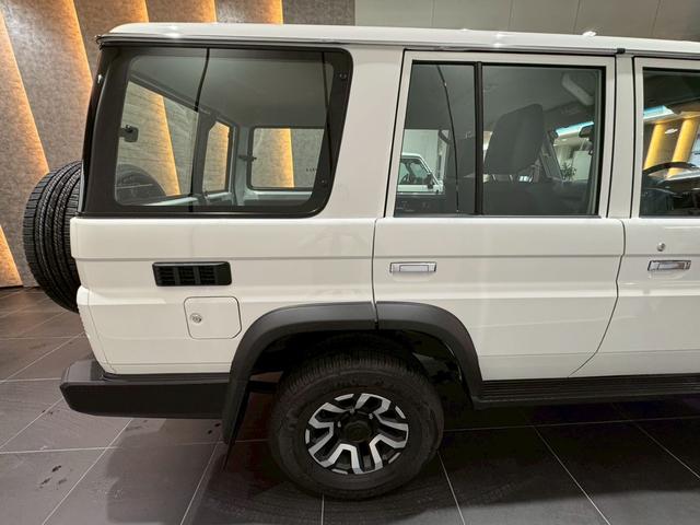 ランドクルーザー７０ ＡＸ　純正７型ナビ　フルセグＴＶ　Ｂｌｕｅｔｏｏｔｈオーディオ　バックカメラ　ＥＴＣ　ＬＥＤヘッドライト　ＩＳＯフィックス　デフロック　マニュアルエアコン　クルーズコントロール　リアフィルム　１６インチＡＷ（28枚目）