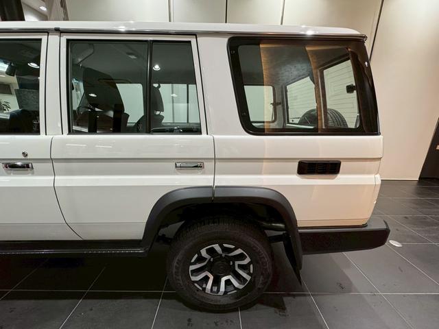 ランドクルーザー７０ ＡＸ　純正７型ナビ　フルセグＴＶ　Ｂｌｕｅｔｏｏｔｈオーディオ　バックカメラ　ＥＴＣ　ＬＥＤヘッドライト　ＩＳＯフィックス　デフロック　マニュアルエアコン　クルーズコントロール　リアフィルム　１６インチＡＷ（30枚目）